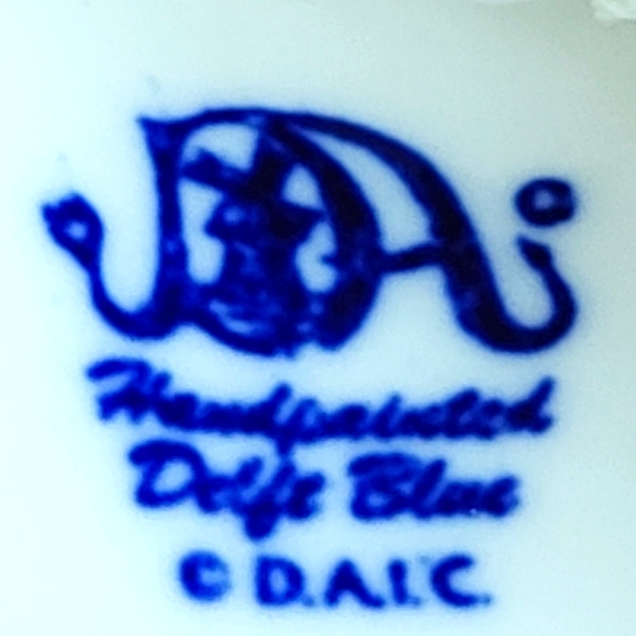 Delft Blue, Handpainted Miniature Bell with Boy sitting on the top. - Picture 7 of 7